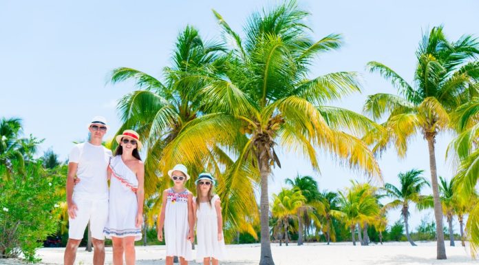 Vacanță autentice – plimbări liniștite cu barca sau caiacul pe râuri și lacuri pitorești