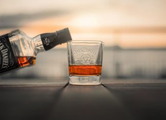 Jack Daniel’s: prețul, tradiția Tennessee Whiskey și diversitatea sortimentelor
